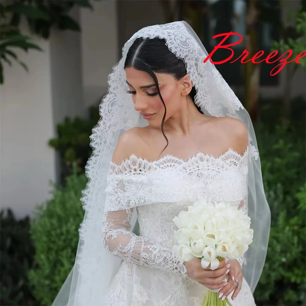 Maßgeschneidertes hochwertiges weißes Spitzenhochzeitskleid, exquisite romantische A-Linie, bezauberndes Temperament, traditionelle Brautkleider