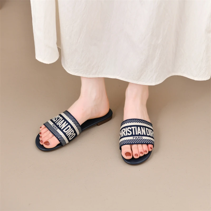 

2026 Hot Selling Women's Casual Plus Size Flat Bottom Sandals Women Vintage Outerwear Slippers Fashion Style Adult Footwear