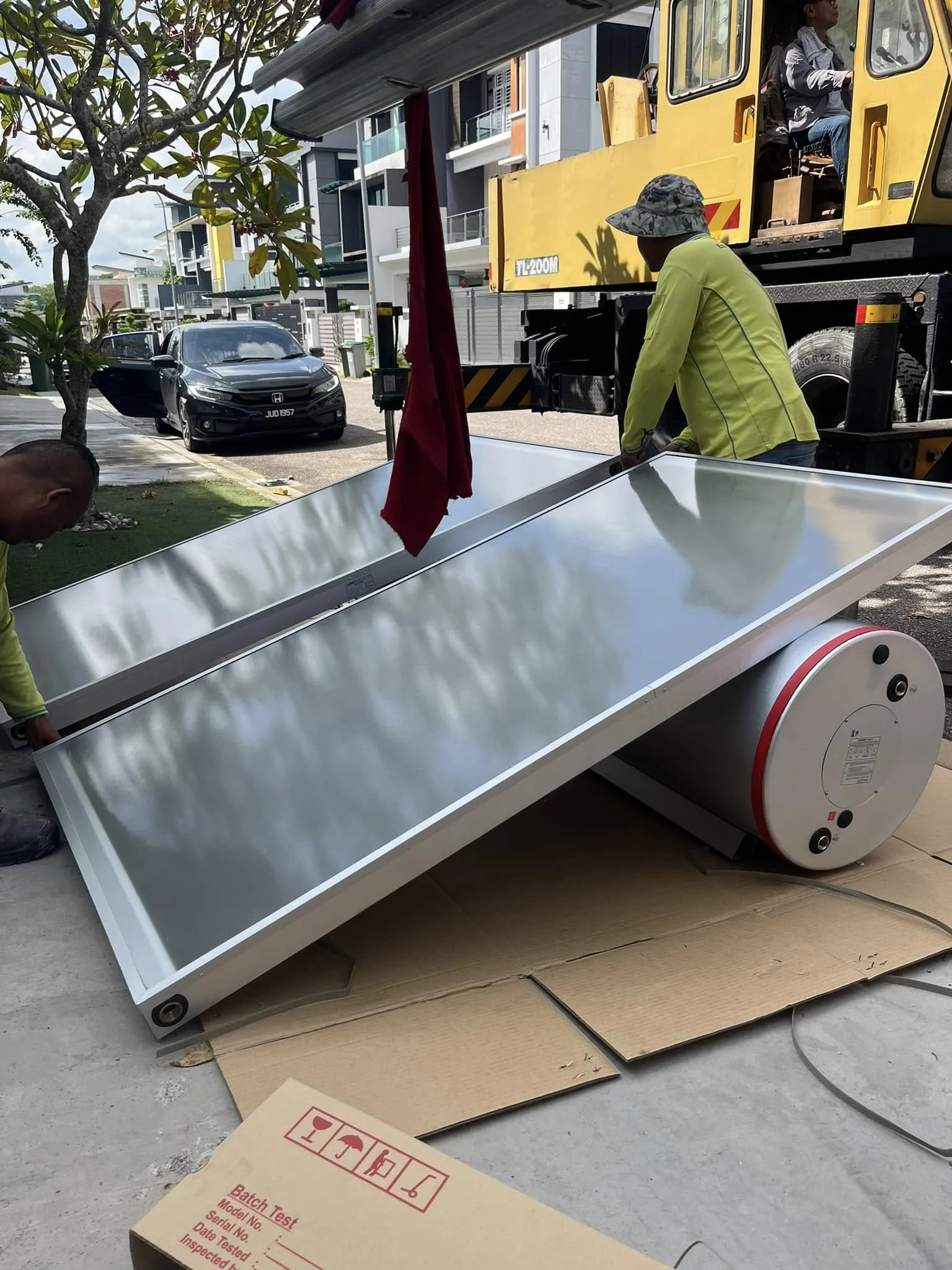 High Pressurized Compact Thermosyphon Solar Thermal Hot Water Heater With Flat Plate Solar Collector 150L 200L 250L 300L