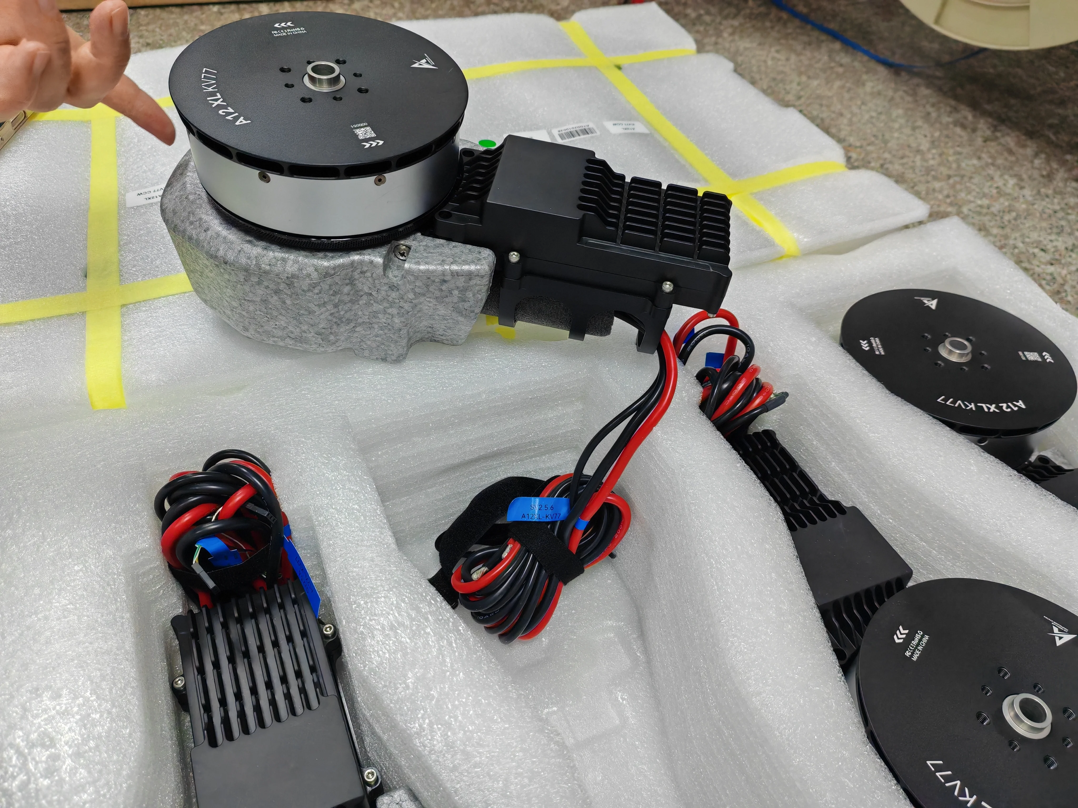 

T-MOTOR A12XL 14S Motor KV77 Max.thrust 43.6KG with 49 inch Foldable Propeller Tube 50mm