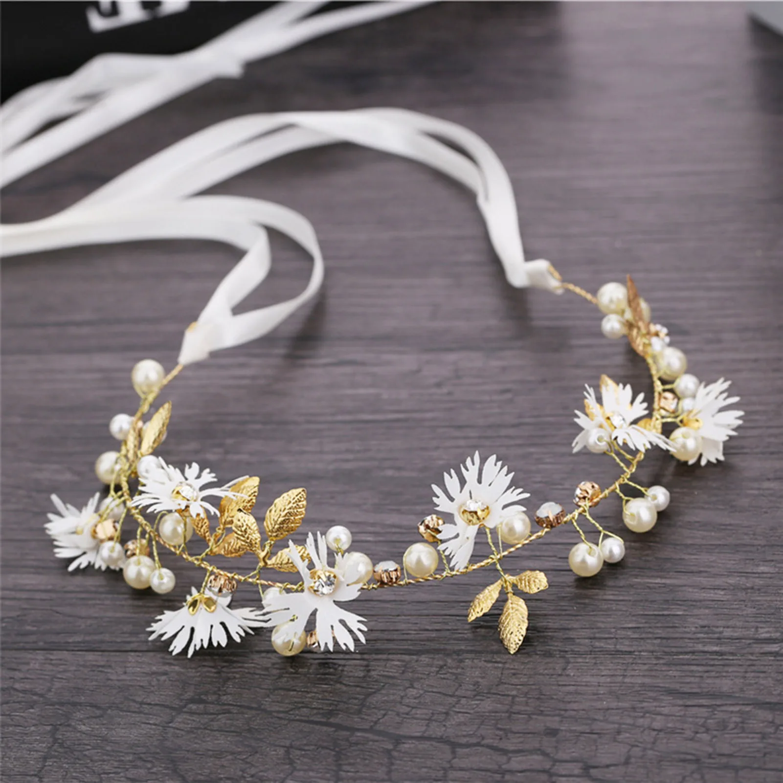 Elegant Girls Bridal Headband Imitated Pearl Crowns Girls Bridal Wedding Headband Floral Garland Romantic Flower Headband Girls