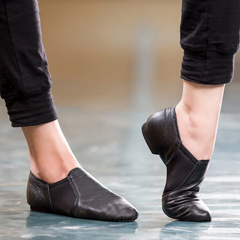 nouvelles-chaussures-de-danse-pour-enfants-2026-semelle-souple-antiderapante-couleur-caramel-cuir-de-vache-chaussures-de-danse-jazz-professionnelles-pour-femmes