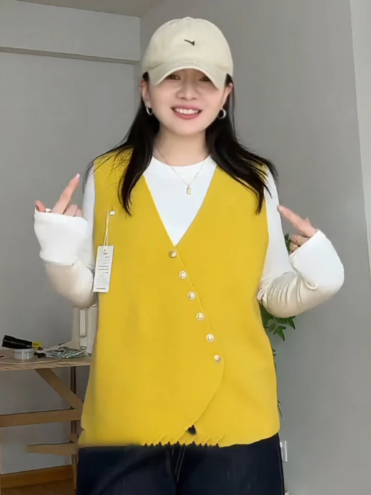 

plus Size Women's Knitted Vest Button up V-Neck Layering Top Korean Style Spring Autumn Fashion Casual Comfortable Sweater