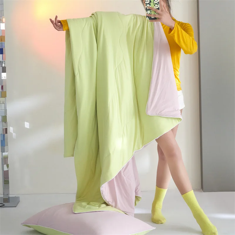 Luxury Two-Tone Super Soft Cooling Quilt Smooth Summer Air Conditioning Blanket for Office Nap Silky Skin-Friendly Home Decor