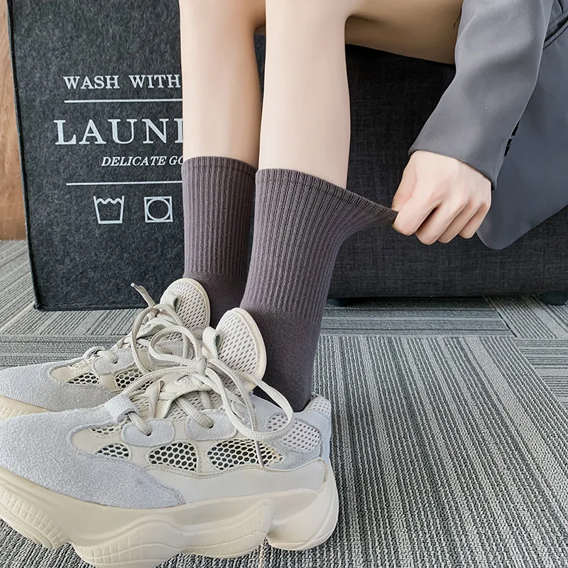 Women's New Autumn-winter Fine-combed Cotton Breathable Long Socks in Candy Colors, Simple and Versatile Sports Socks