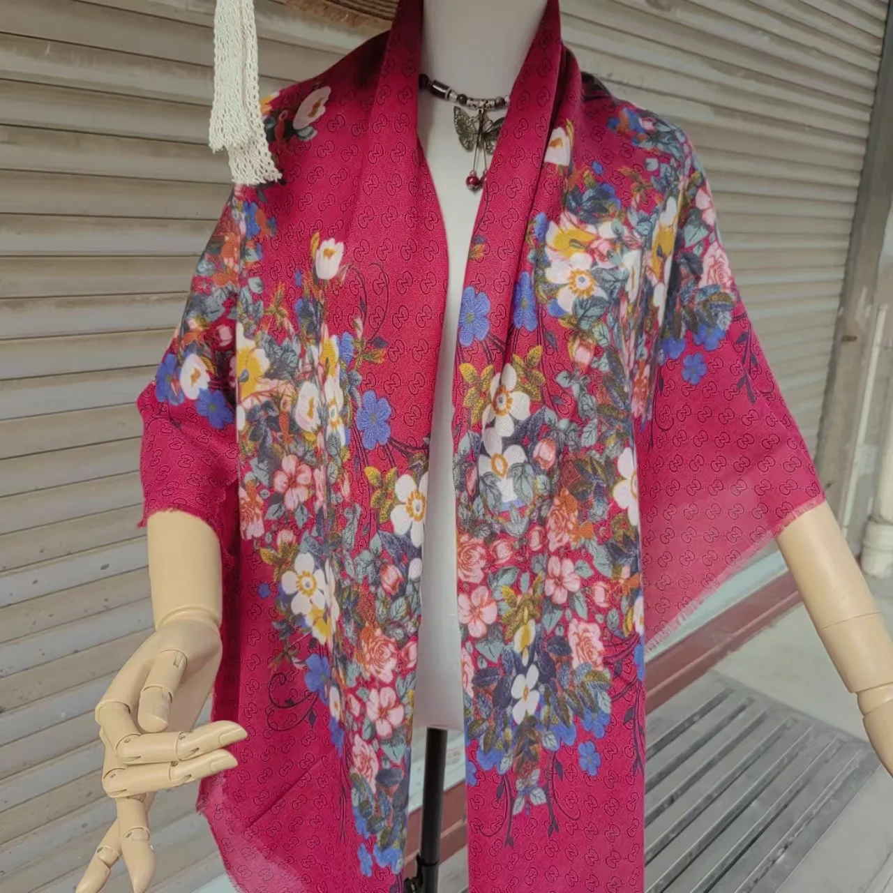 وشاح رأس على طراز شينجيانغ الروسي 130 × 130 سم، وشاح مطبوع من القطن والكتان للنساء، شال وغلاف عرقي خفيف الوزن