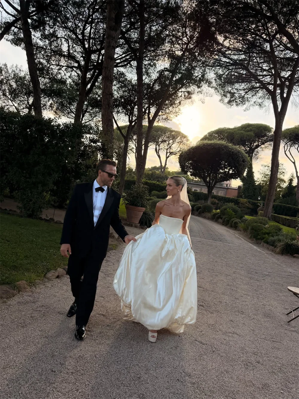 Tokyo Custom Strapless Satin Ivory Sleeveless Puffy Wedding Dress Elegant Bridal Gown Formal Wedding Occasion Gown