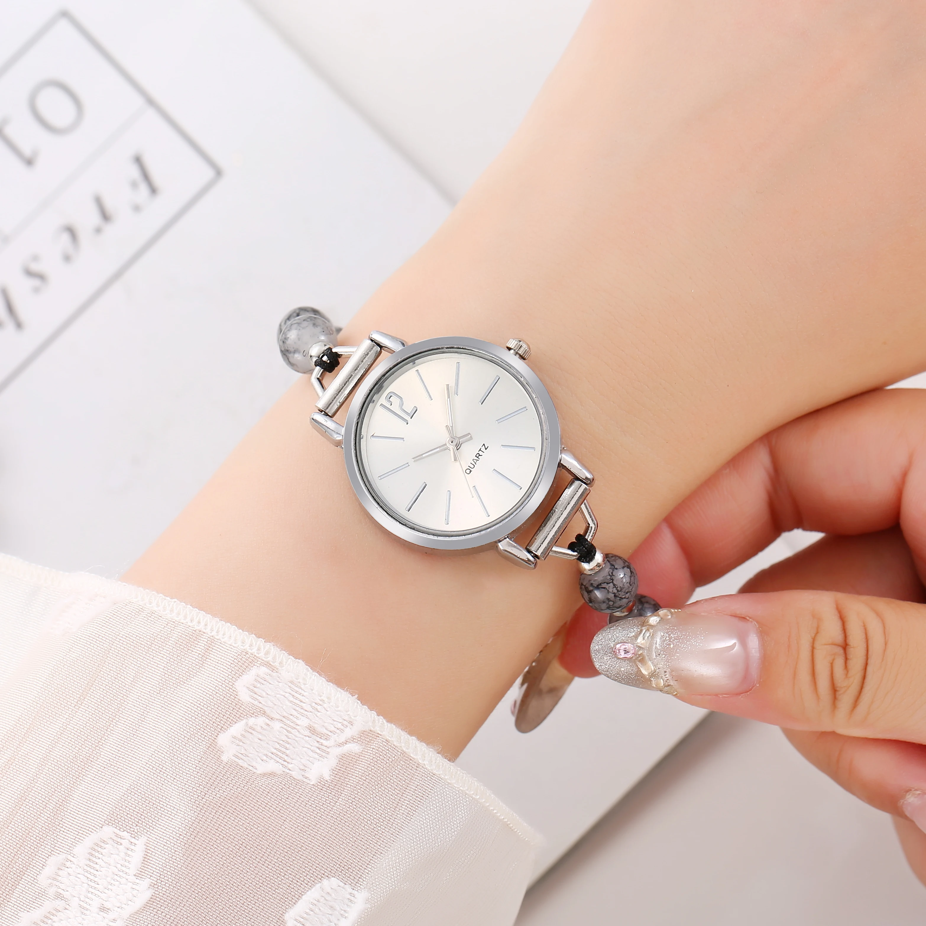 

Fashionable trend simple luxury round plate pointer style bracelet ladies watch