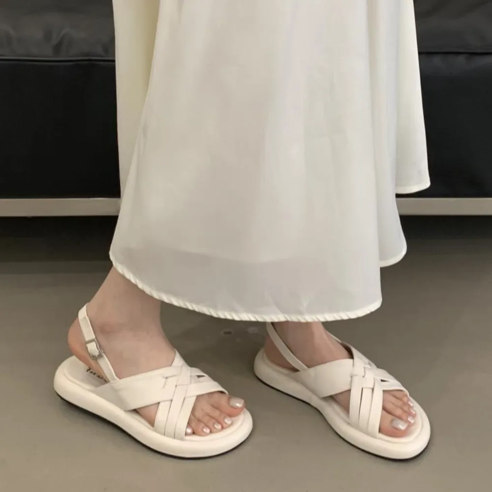 オープントゥ女性サンダル-2025-女性の下駄ヒールビーチシューズのぞき見女の子新しい厚いファッションフラット夏外側グラディエーター