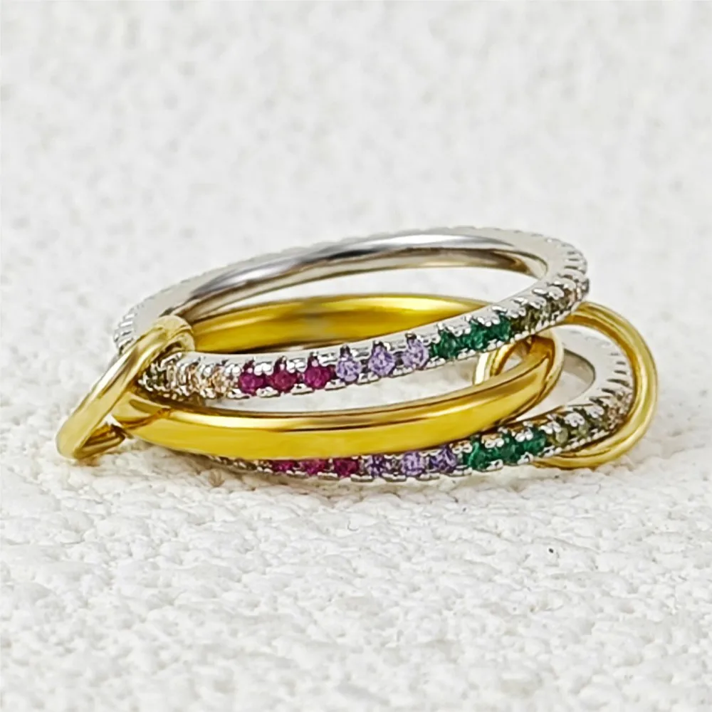 Spinelli Kilcollin Ring Stack: Un Elegante Insieme di Anelli per Donne Moderni