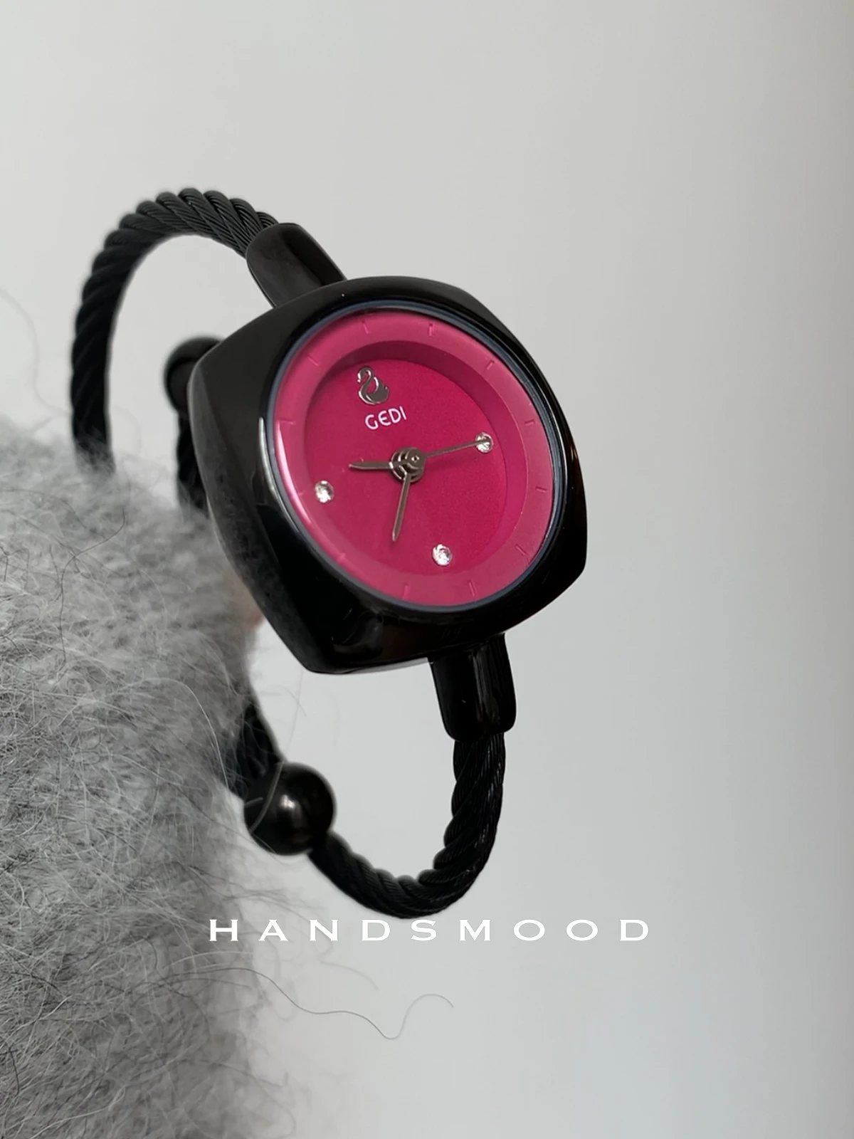 High-end selection of black bracelet-style watches, exuding a sophisticated and elegant style, perfect for versatile women.