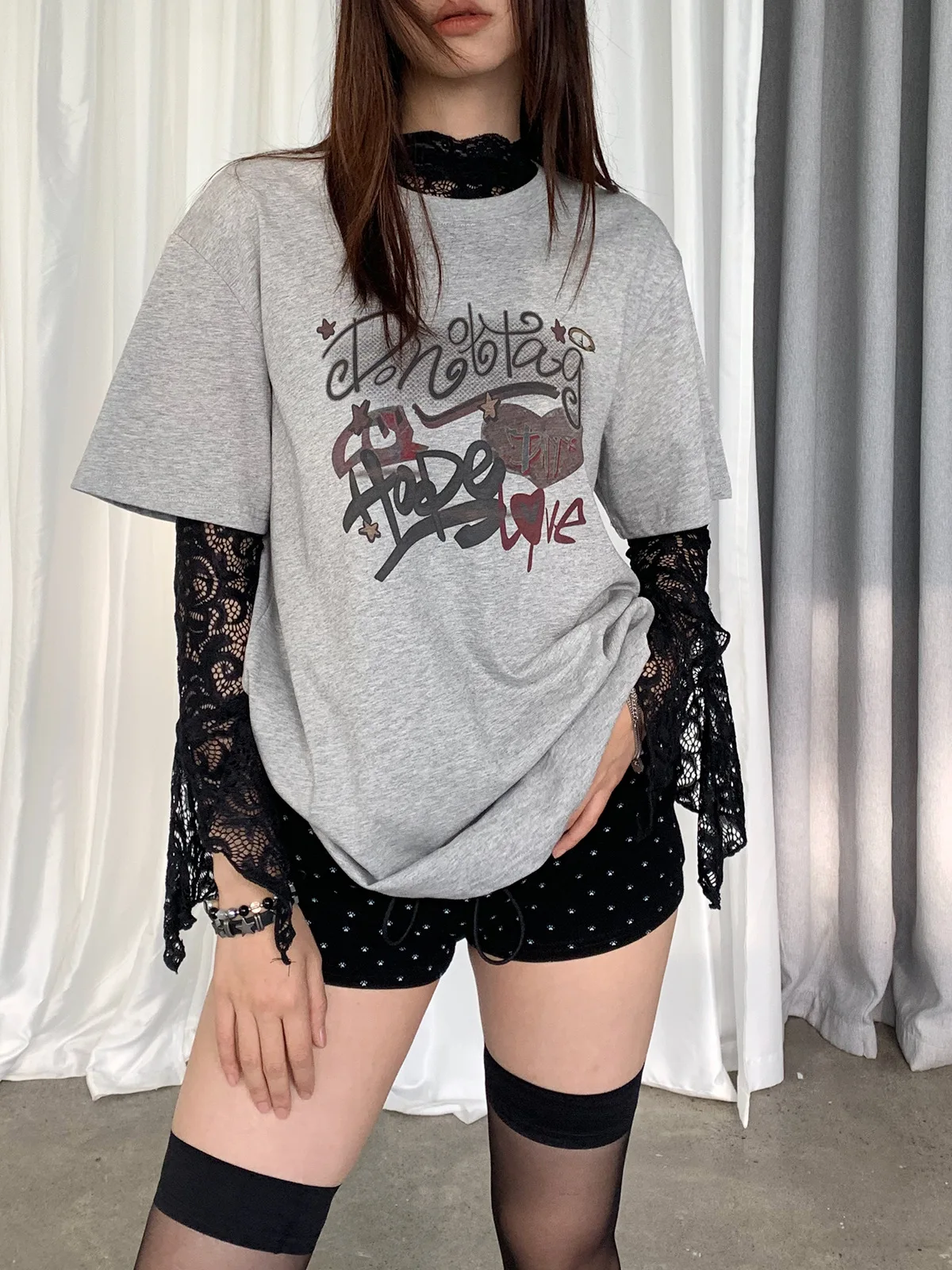 New 2024 Summer Women Spicy Girl Graffiti T-Shirt Letter Printed Flower Grey Short Sleeved High Street Casual Versatile Chic Lit