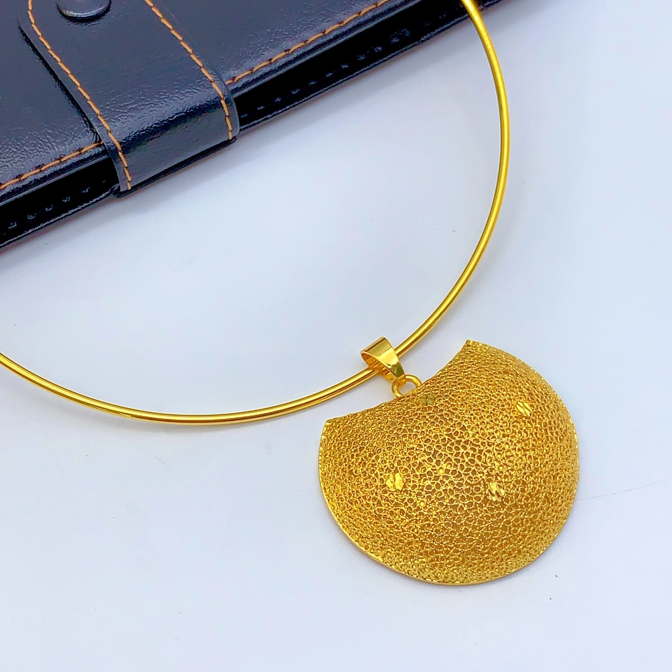 Luxuriöse Dubai 24k vergoldete Halskette und Ohrringe Schmucksets für Damen Äthiopisches Indisches Brautset Hochzeitsgeschenke – Detail 2