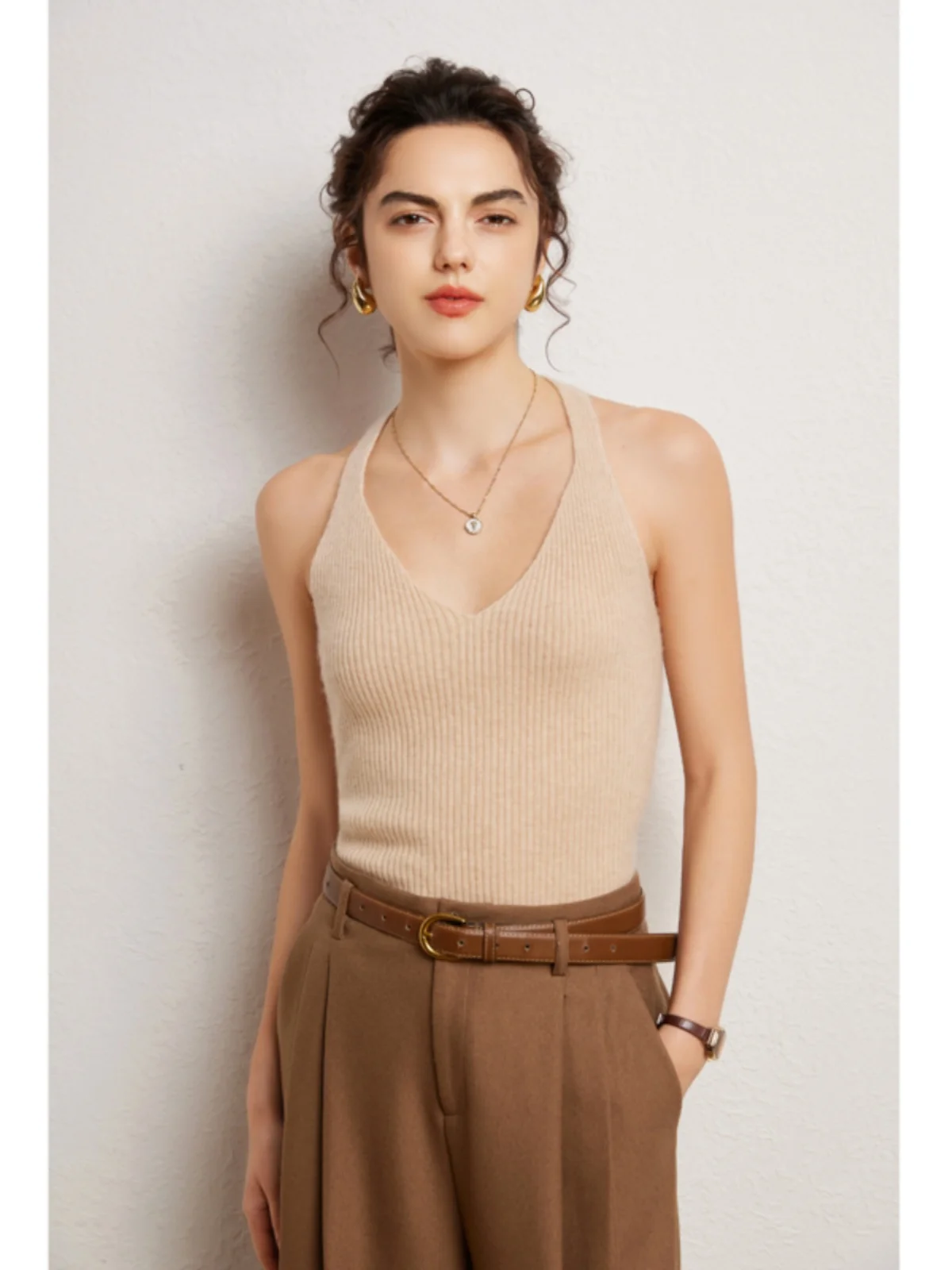 

Retro Women's Knitted Cotton Vest with Small Strap Ne Hanging Svel Inner Wear for Office Commute Simple Casual Sle