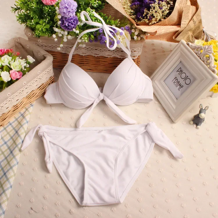 プッシュアップビキニ 2 枚水着女性水着ネオングリーンビーチウェアモノキニ水着韓国ビキニセットプール 2024