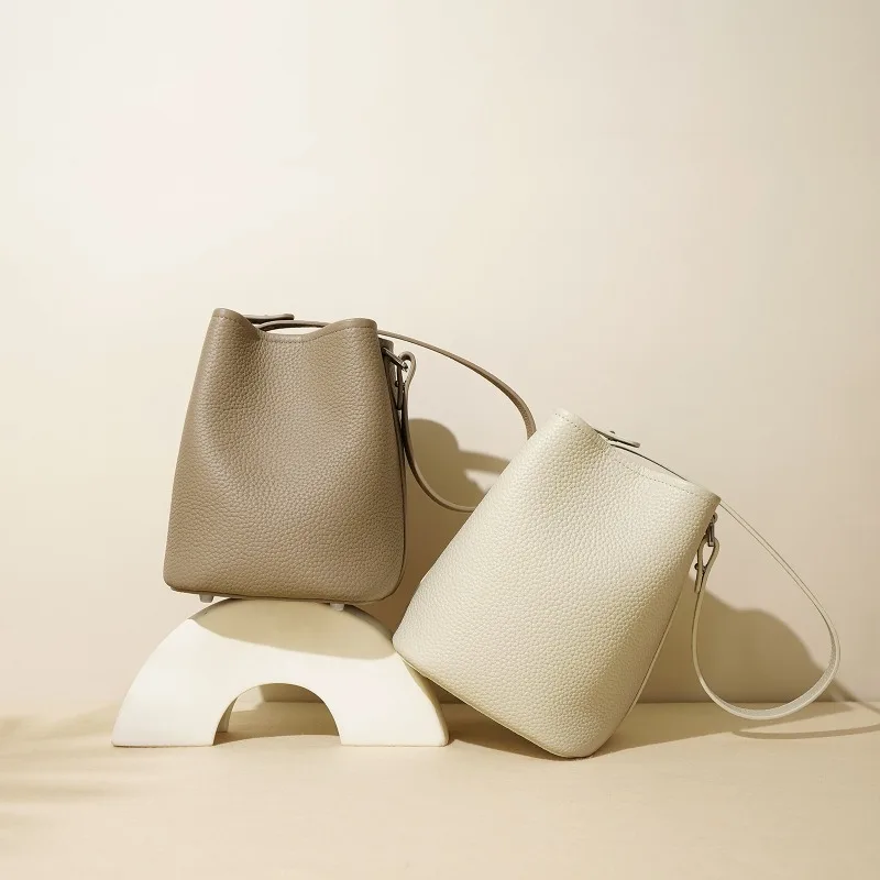 

Modern Street Trend Leather Hand Bag Elegant Paris Vintage Classic Design Casual Crossbody Tote Bag Fashion Forward Ladies Urban