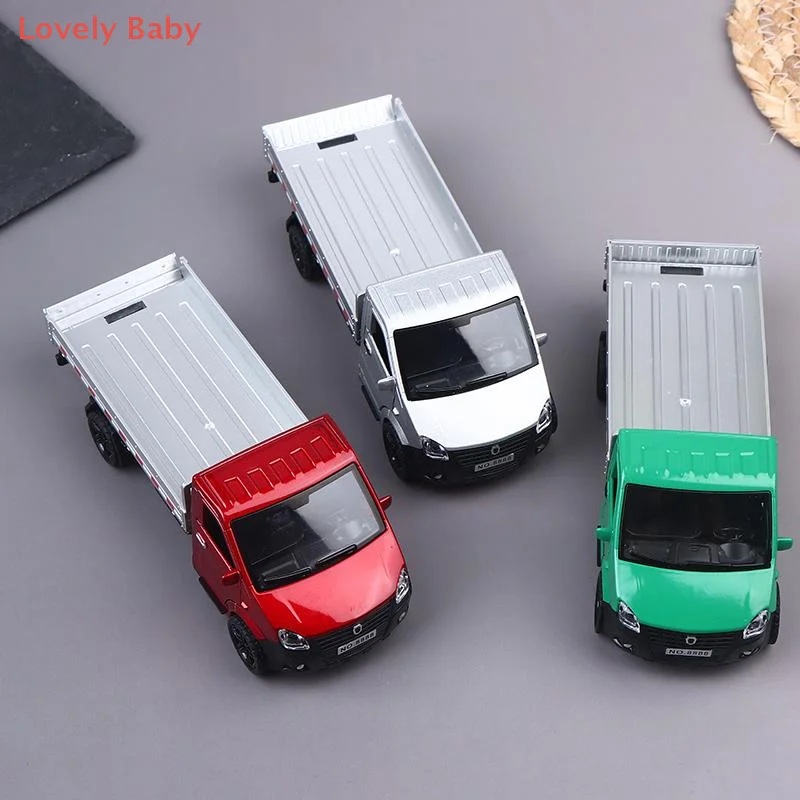 Dreitür-LKW aus Legierung im Maßstab 1:36, stilvolles Design, kann Cargo-Jungenspielzeug aus Metalldruckguss für Kinderspielzeug-Transportwagen