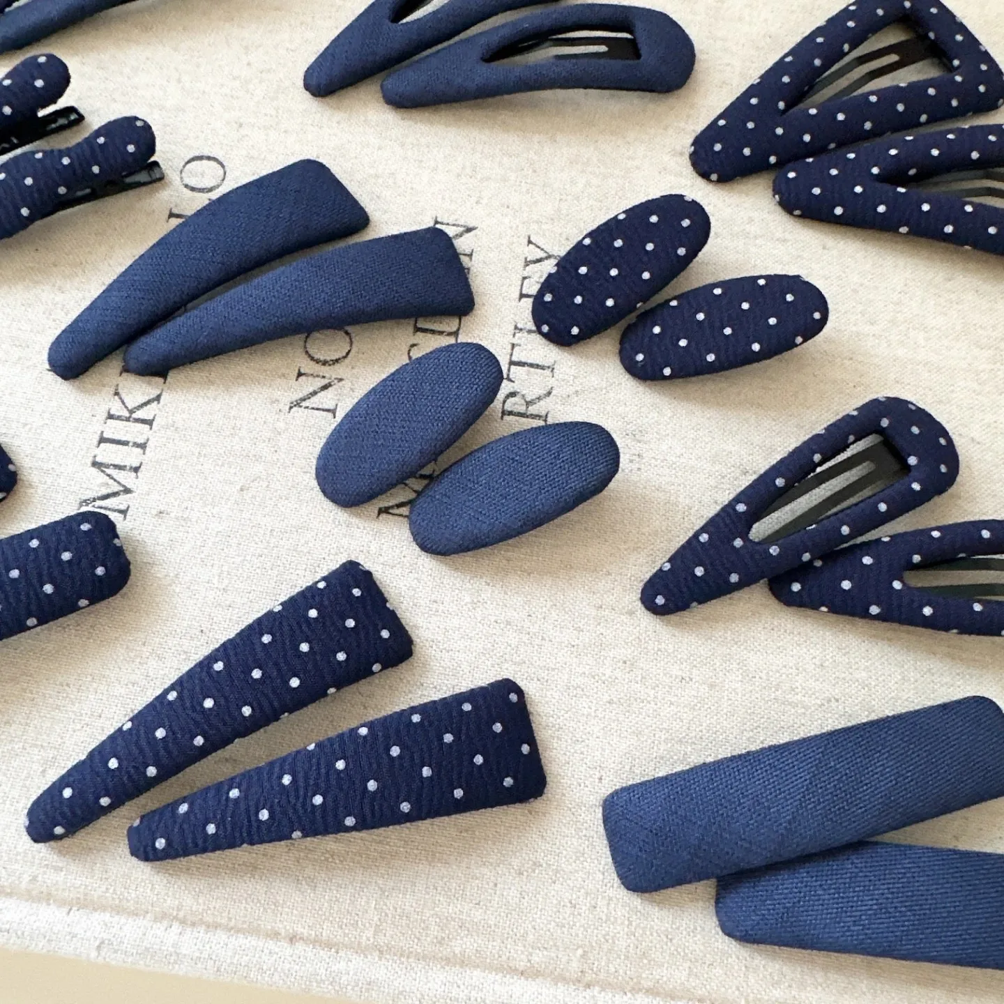 Vintage koreanische Haarspange, marineblau, gepunktet, Stoff-Haarnadel, handgefertigt, keine Schäden, Haar-Accessoires für Frauen, Haarspangen für Mädchen – Detail 2