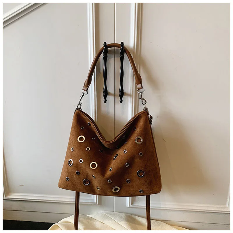 

Hollow Studded Shoulder Bags for Women Faux Suede Patchwork Handbags Luxury Rivet Tote Women Bag New Bucket Bags Shopper Purses
