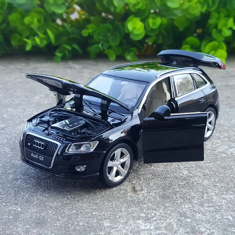 1:32 AUDI Q5 SUV  Car Model Diecasts & Toy Vehicle Metal Car Model Collection Sound and Light High Simulation Kids Toy Gift