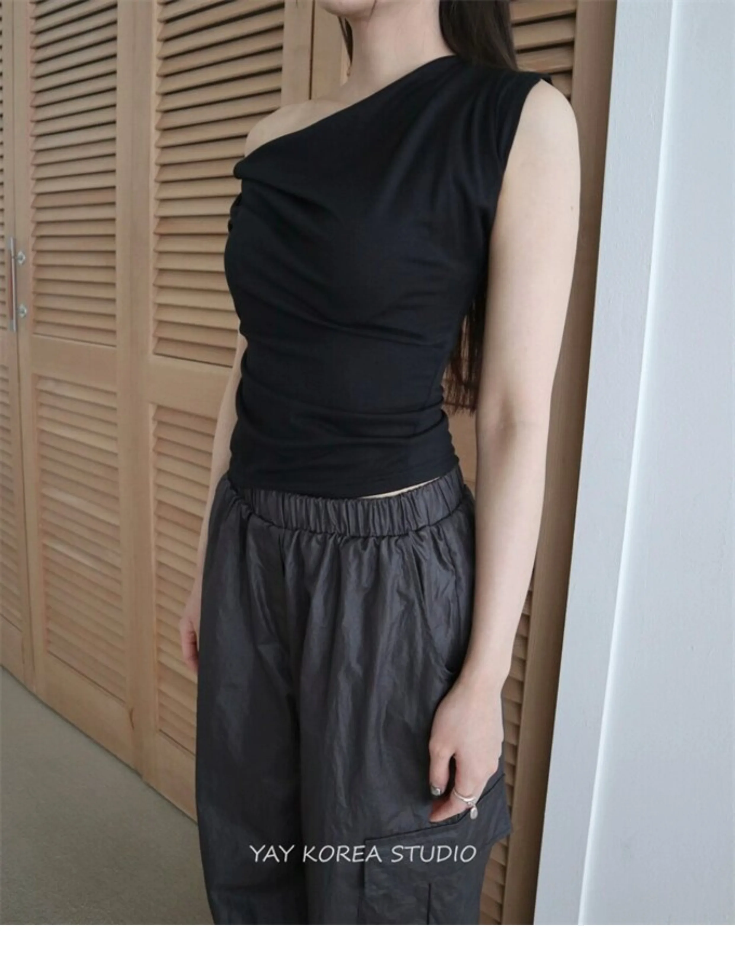 KUSAHIKI Off Shoulder Short Sleeved Irregular Pleated Slim Waist Spicy Girl Short T-shirt 2024 Summer New Y2k Top