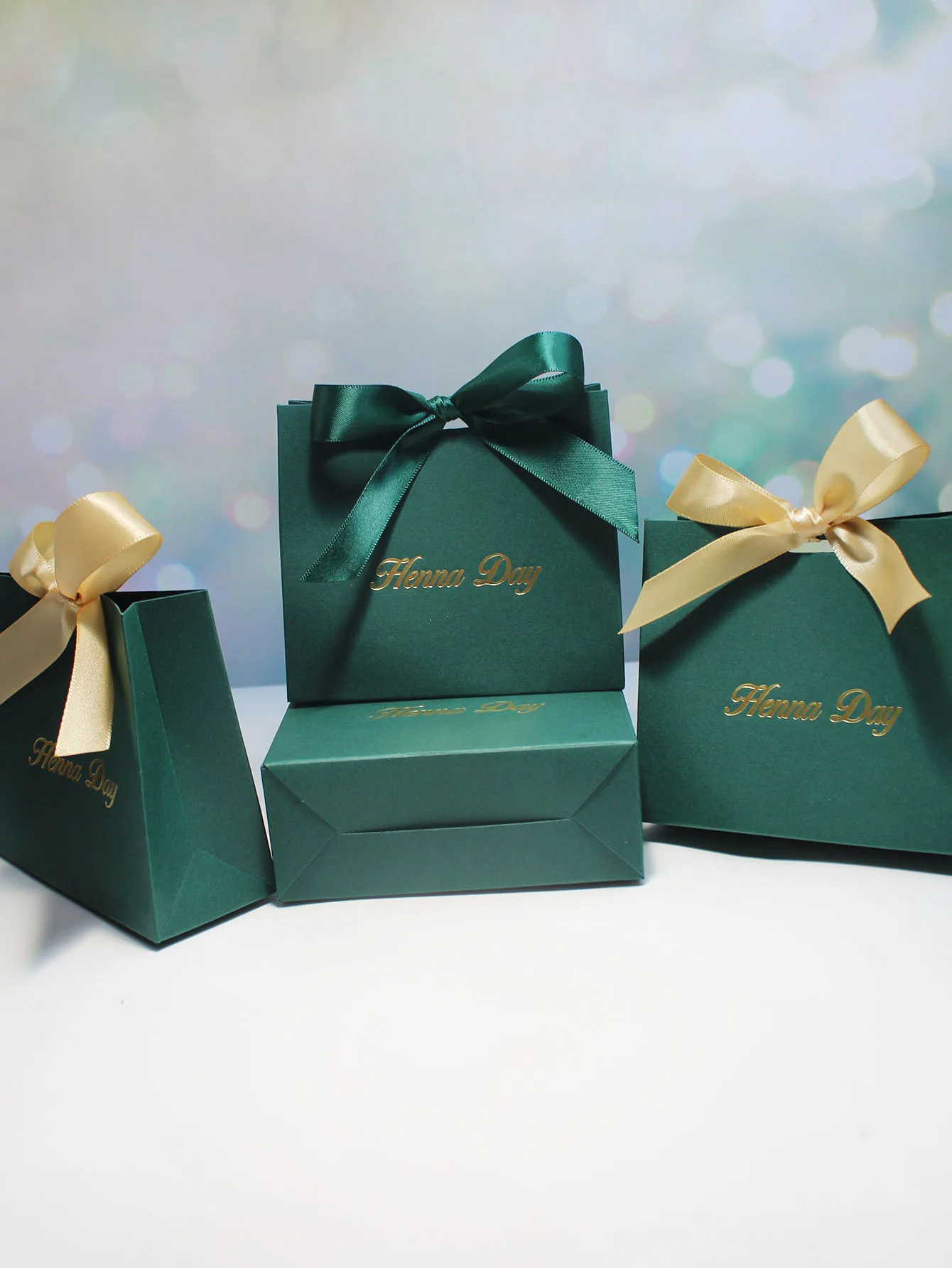 Luxurious 'Henna Day' Dark Green Gift Boxes with Golden Ribbons, Ideal for Wedding Celebrations and Special Gift Giving