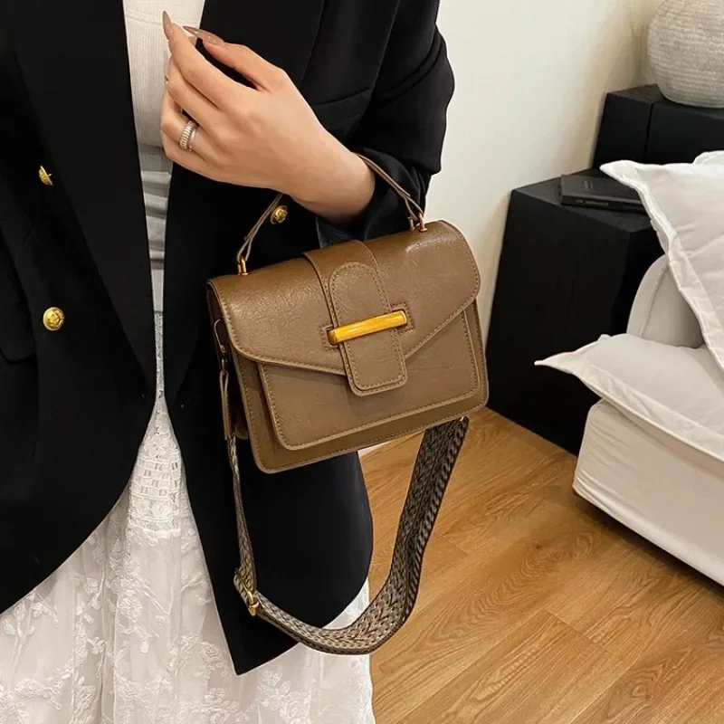 Showcase Diaper Bag For Women Leather Crossbody Bag Luxury Vintage Tote Minimalist Designer Large Capacity Stylish Chic