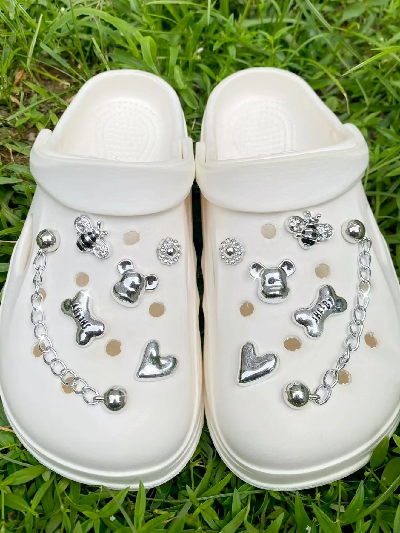 12 fashionable and cute ABS silver pearl chains, bee, bear head, bone, heart-shaped shoe buckle DIY decorations, multi-functiona