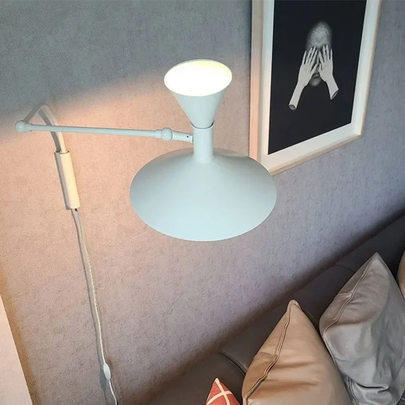Lampa ścienna z wysięgnikami Marseille, czarno-biała, metalowa, w kształcie trąbki, uniwersalne oświetlenie do salonu, gabinetu, sypialni, przy łóżku.