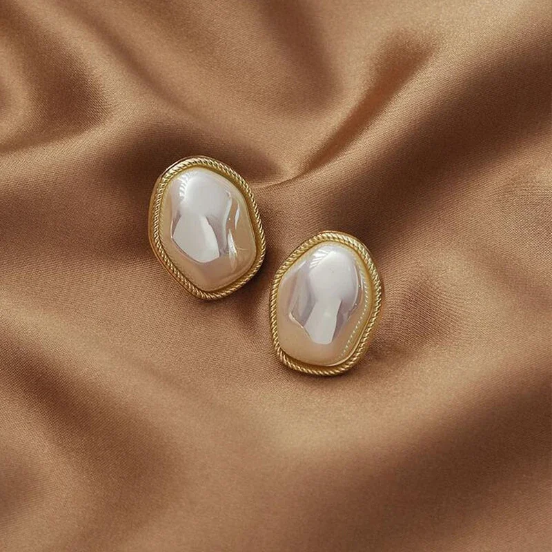 

DUTRIEUX Imitation Pearl Zircon Earring Retro Elegant Irregular Oval Square Hollow Out Earrings for Women Autumn Winter Jewelry