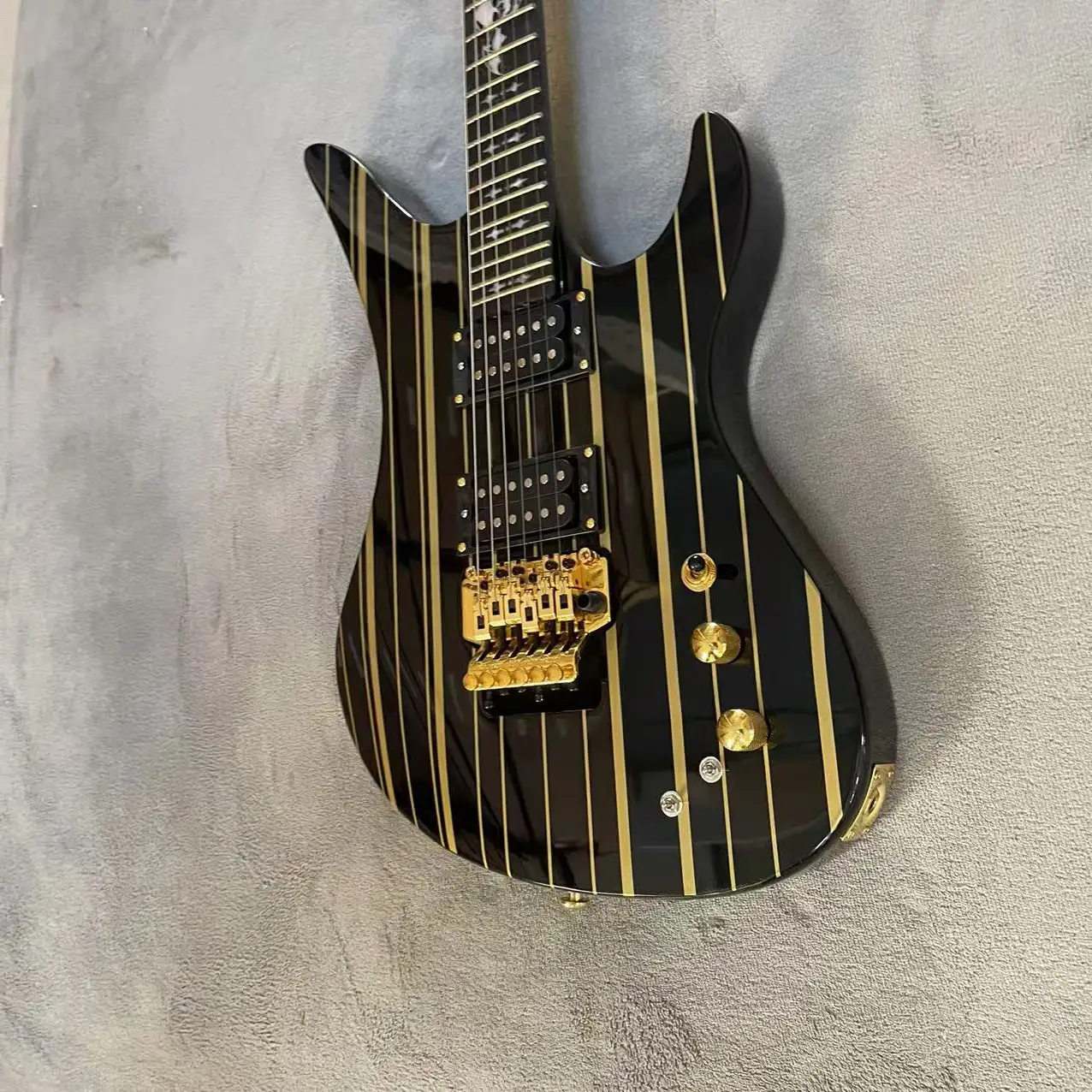 Electric Guitar 6-Chord Alien Style Electric Guitar, Black Body with Yellow Stripes, Factory Realistic Shipping Picture, Order a