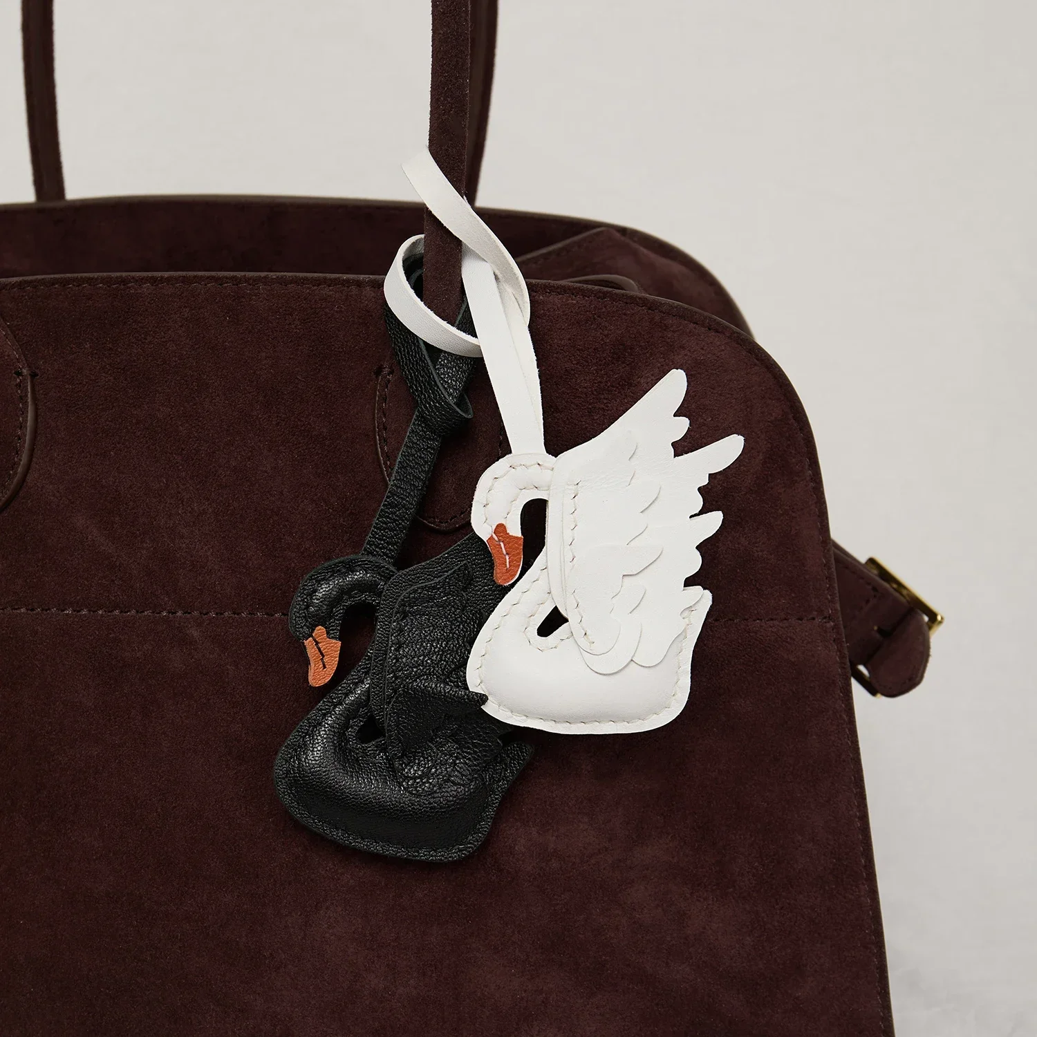 Handmade Real Leather Black And White Swan Couple Keychain Gift Cute Decoration Suitable For Bag Exquisite Charm Bag Accessories