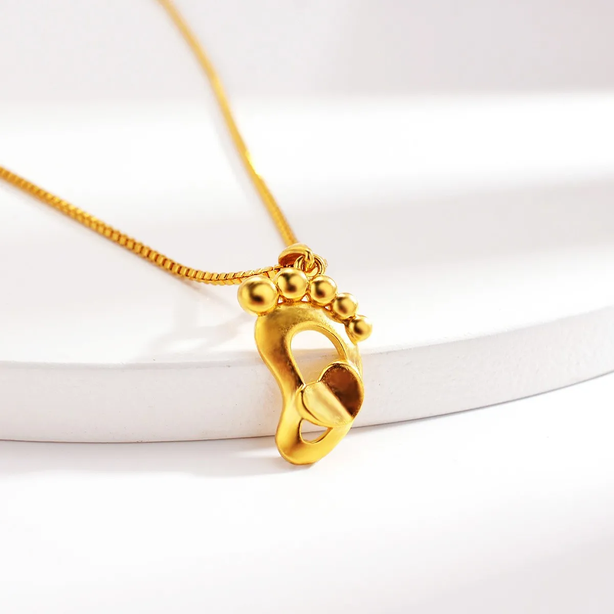 AU999 Gold Jewelry Womens Necklace Japanese and Korean Fashion Creative Foot Pendant 24K Pure Gold Short Clavicle Chain Necklace