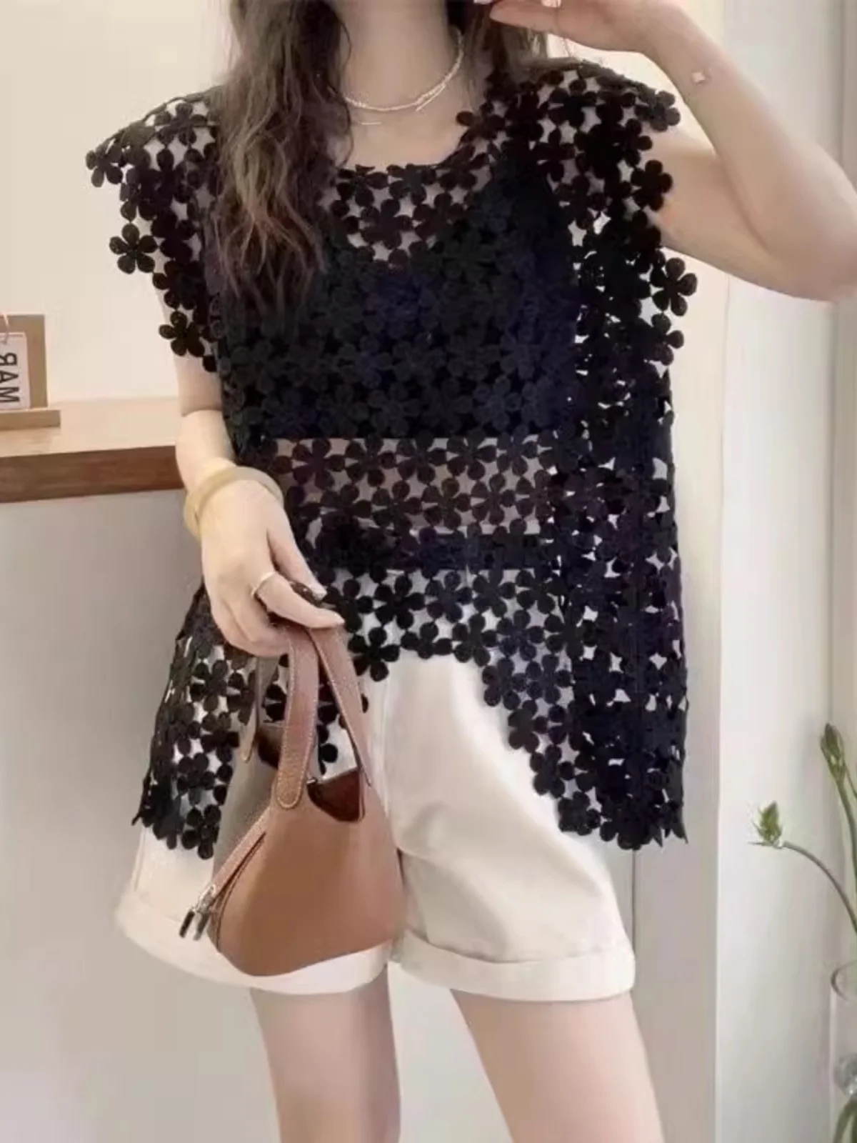 

Модный кружевной ажурный женский топ-накидка на лето 2026, свободный крой, круглый вырез, без рукавов