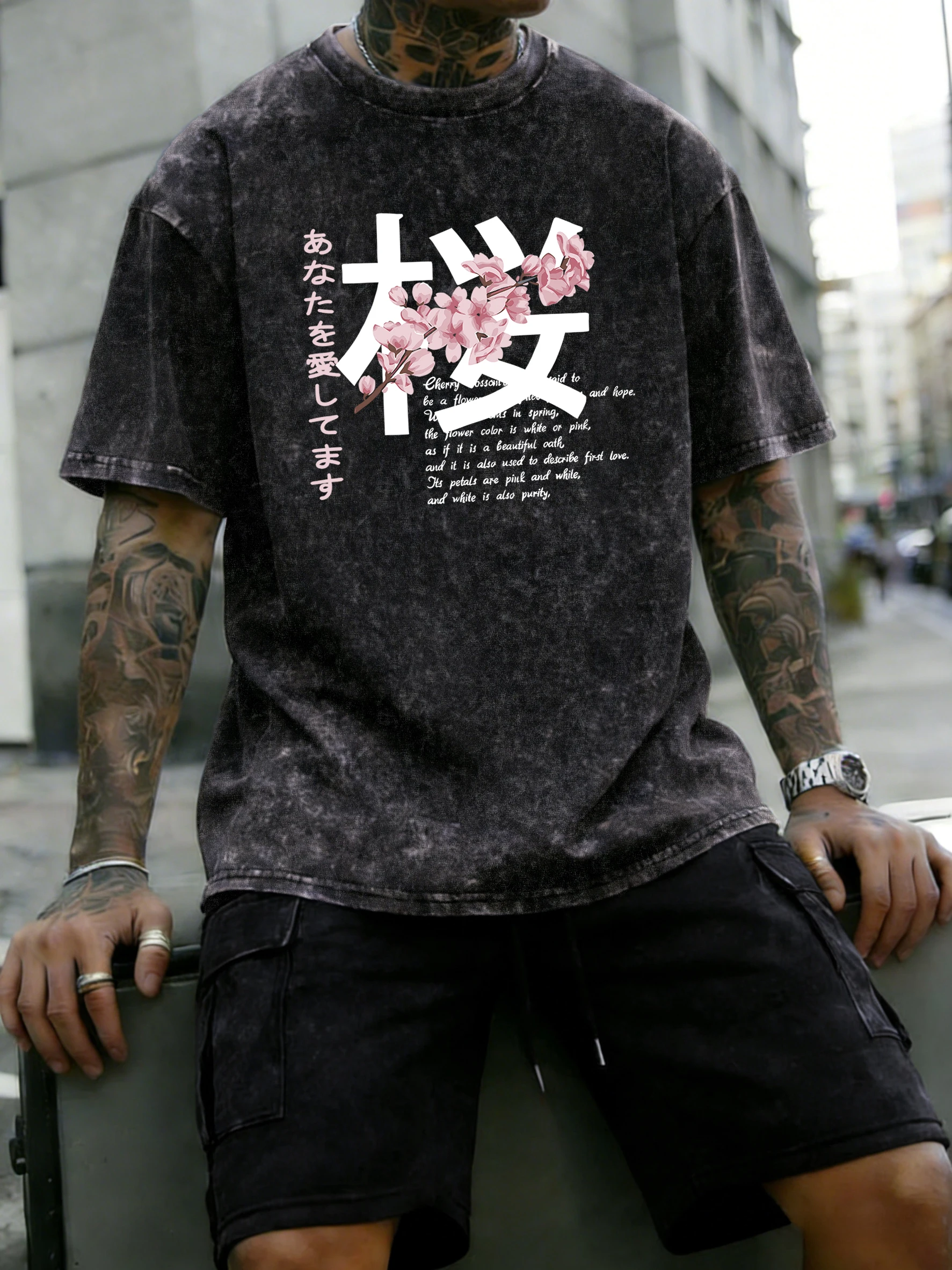 

Японский комплект: футболка с принтом в стиле Харадзюку с узором сакуры и художественным надписью, ретро, мужская, с эффектом потертости, летняя, универсальная, с коротким рукавом, хлопковая, модные шорты