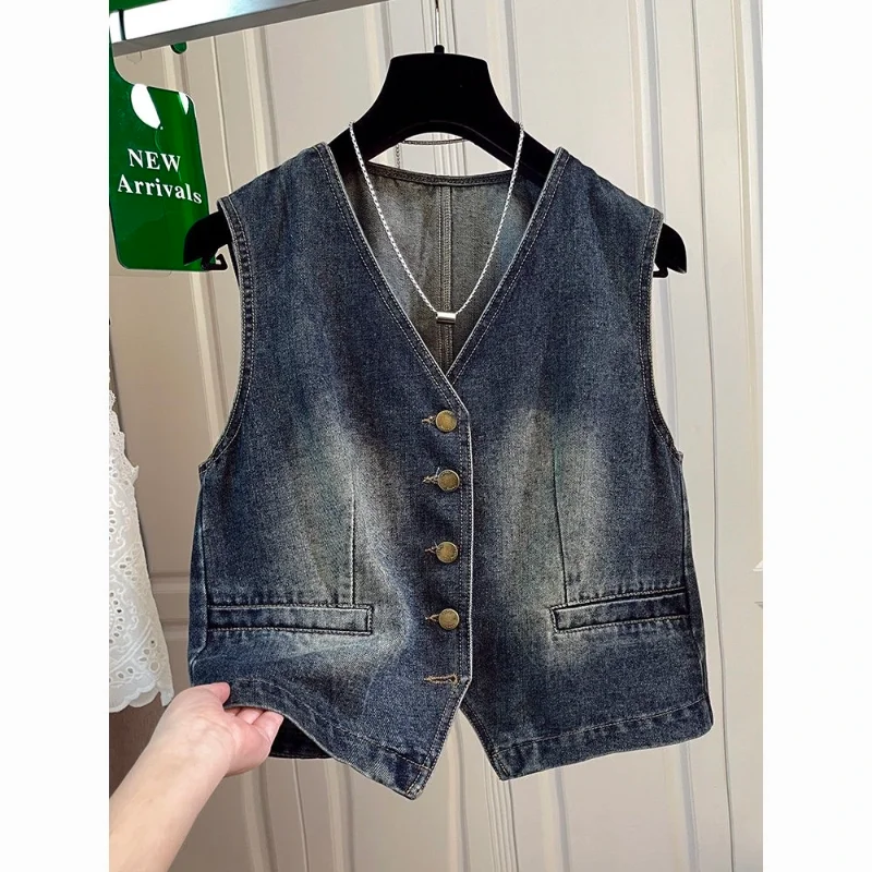 磨き上げられた白いVネックのおしゃれなデニムベストジャケット レディース 2025年新作 ノースリーブ 気質デザイン ニッチトップ
