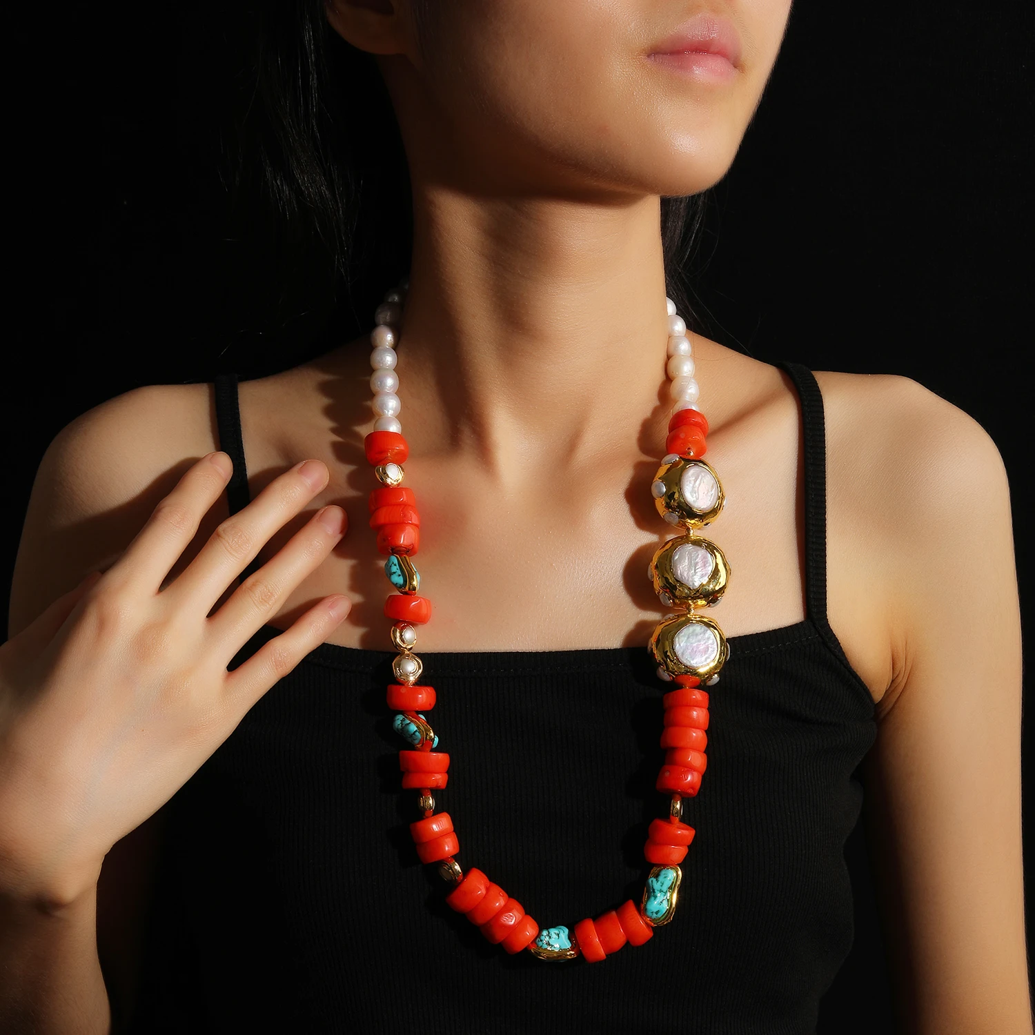 

Trendy Freshwater Pearl Necklace Red Coral Charm Fashionable Natural Pearl Gorgeous Jewelry for Wedding Copper New Design Beads