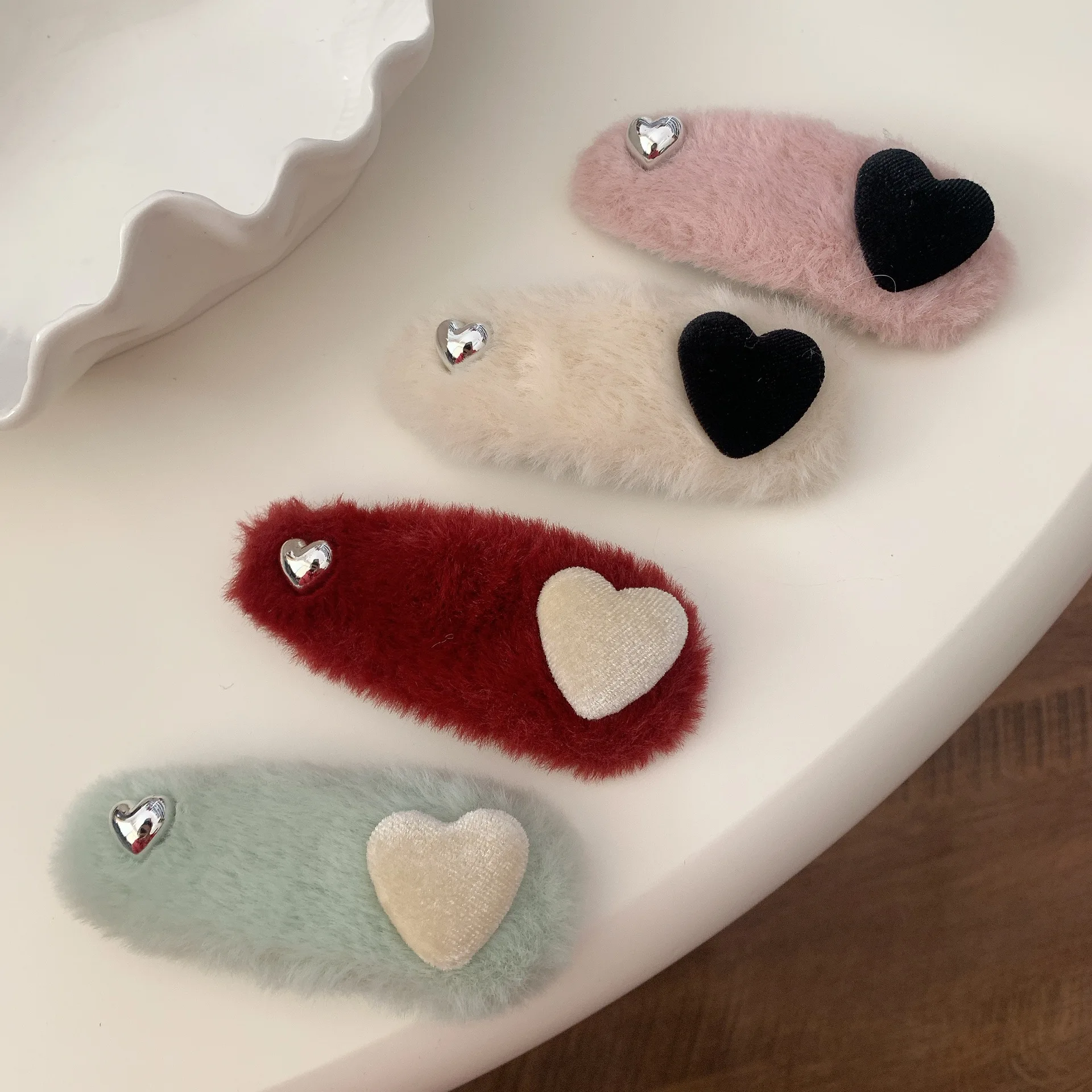 1pc Valentine's Day Autumn/Winter Korean Dopamine Plush Love Series Hair Clip with bangs and side clips Hair Clip Headpiece