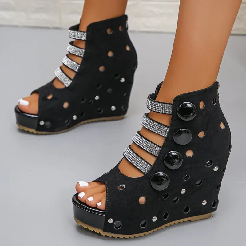 Women Hollow Out An…