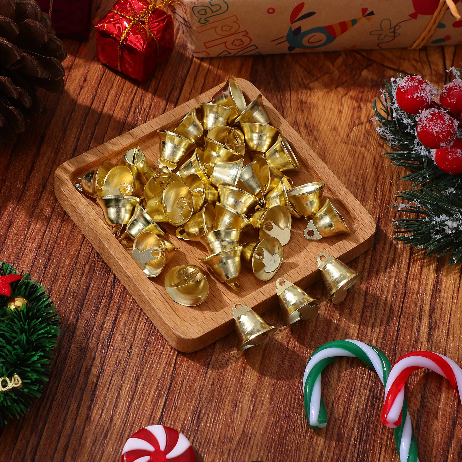 กระดิ่งจิ๋ว 100 ชิ้น ของตกแต่งคริสต์มาส ขนาด 16 มม. สำหรับตกแต่งต้นคริสต์มาส เตาผิง หน้าต่าง ประตู งานปาร์ตี้ที่บ้าน