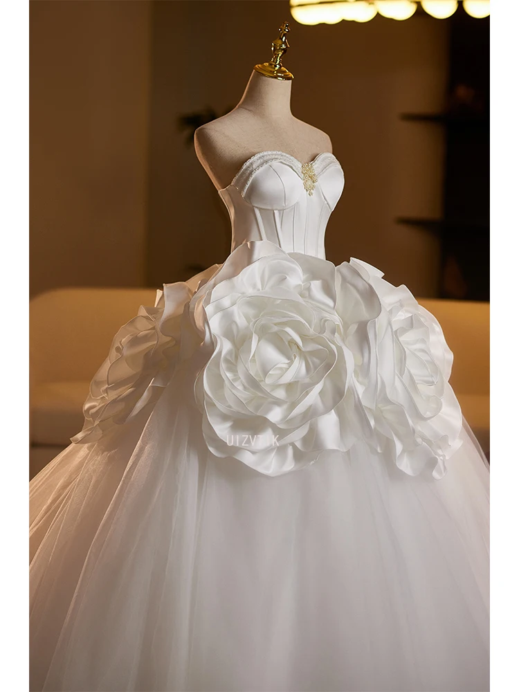 Abiti da sposa di fiori di lusso da donna senza maniche ricamati senza spalline Sweep Train Ball Gown Abiti da sposa principessa personalizzati