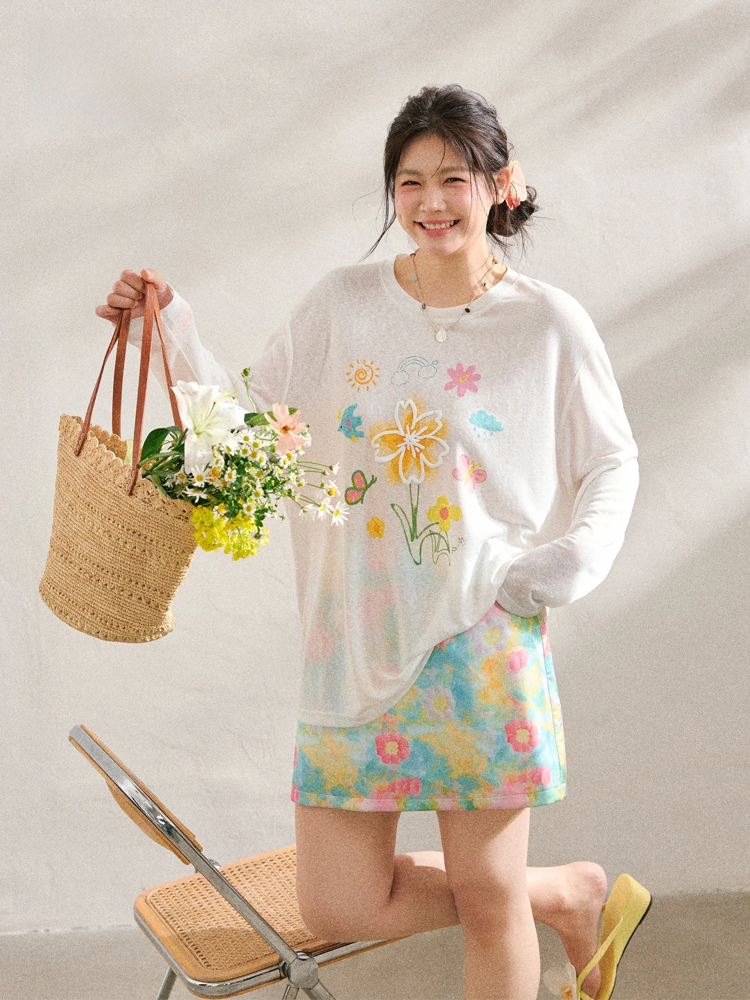 

Свободный комплект из двух предметов: платье с длинными рукавами и цветочным принтом, с воротником-халтер, и юбка. Корейский стиль, летняя мода, большие размеры, женский наряд.