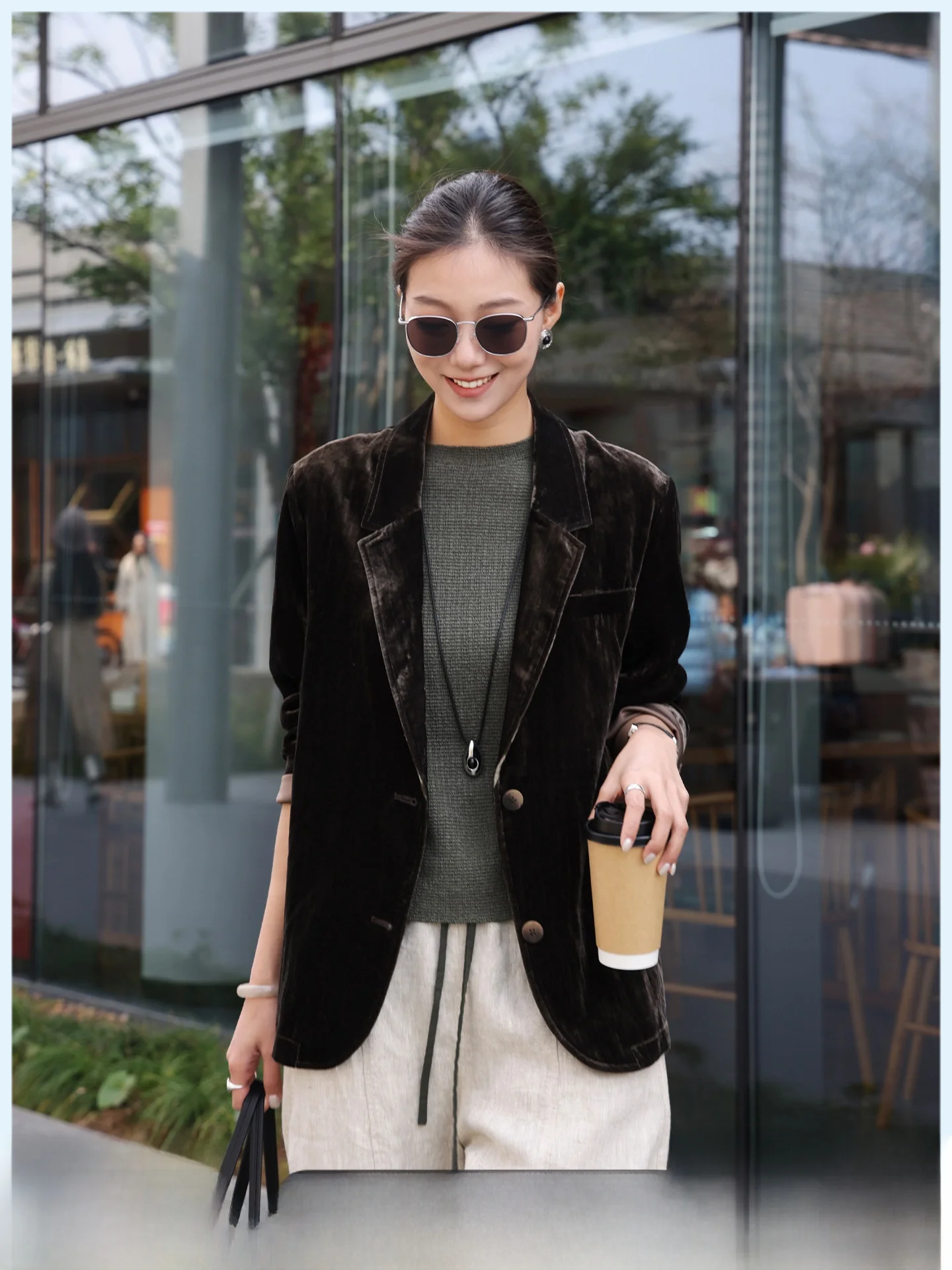 

Женский вельветовый короткий жакет Ele Velvet, цвет зеленый, матовый, весна 2026, модная утягивающая верхняя одежда