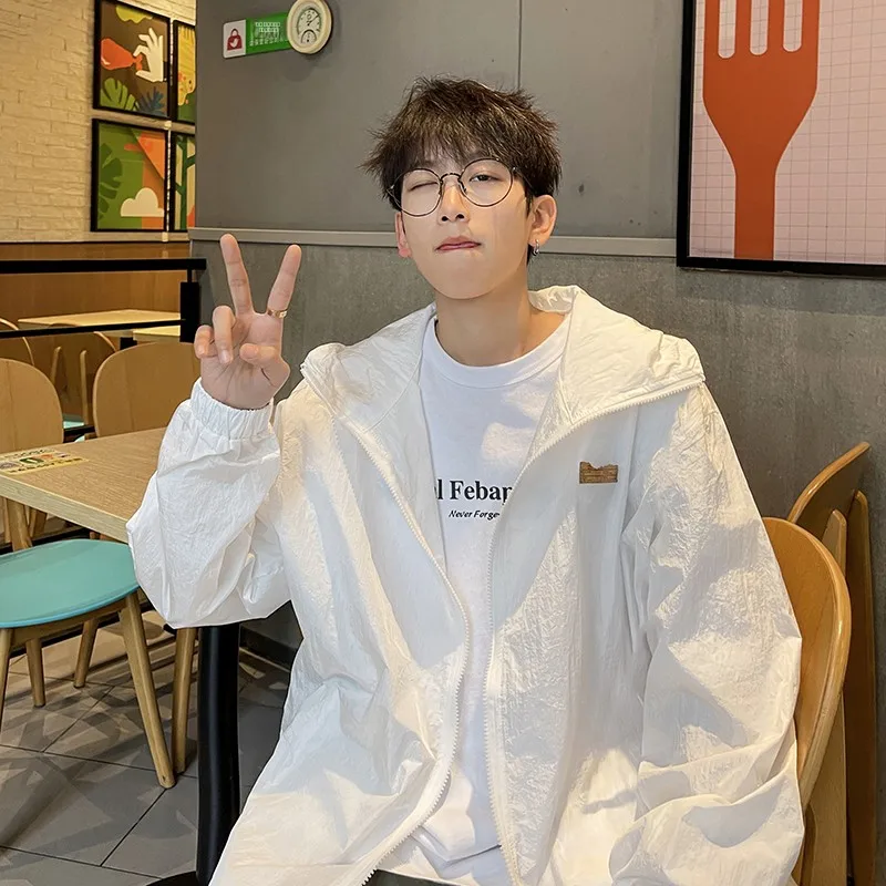 

Мужская летняя легкая куртка из ледяного шелка свободного кроя с капюшоном, защита от солнца и УФ-излучения, модный стиль, однотонная, на молнии