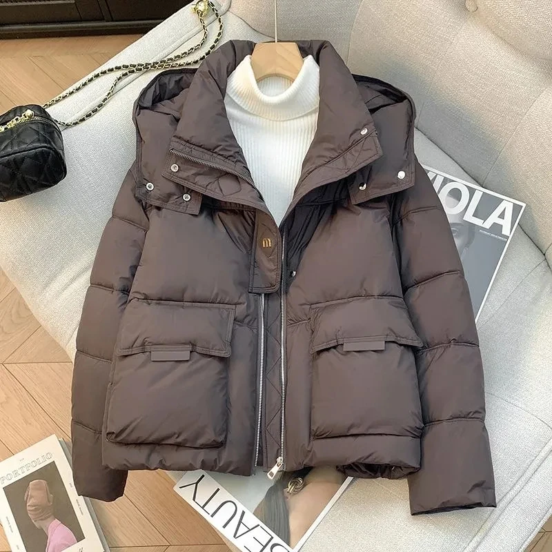 

Женское корейское пальто с хлопковой подкладкой, новинка 2026, зимнее женское короткое пальто с капюшоном для молодежи среднего возраста, модная стеганая куртка, теплая свободная верхняя одежда