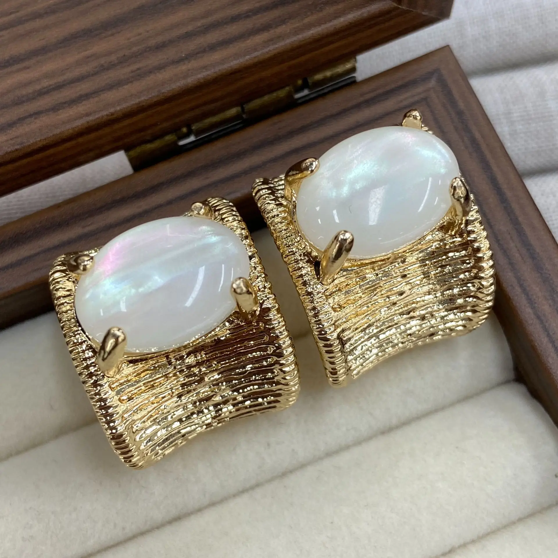 Antique Texture C Frame Earrings Cabochon Natural Gemstone Stud Earrings Multicolor Oval Stone Boho Statement Jewelry Gold Color