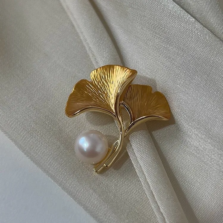 Hanfu Artistic Retro Brushed Ginkgo Leaf Natural Freshwater Pearl Brooch Temperament Niche High-End Sense Pin High-End Women