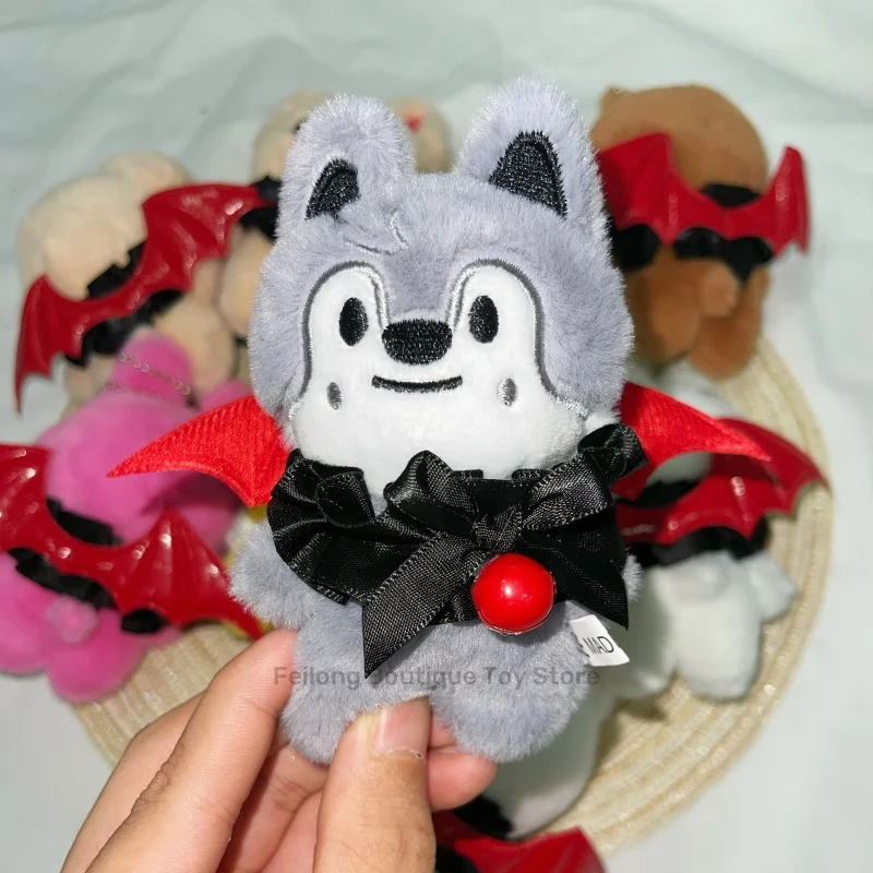StrayKids Halloween Fun Teufelsflügel Umhang Plüschtier SKZOO Plüschanhänger Kleidung Rucksack Dekoration Schlüsselanhänger Anhänger Geschenk