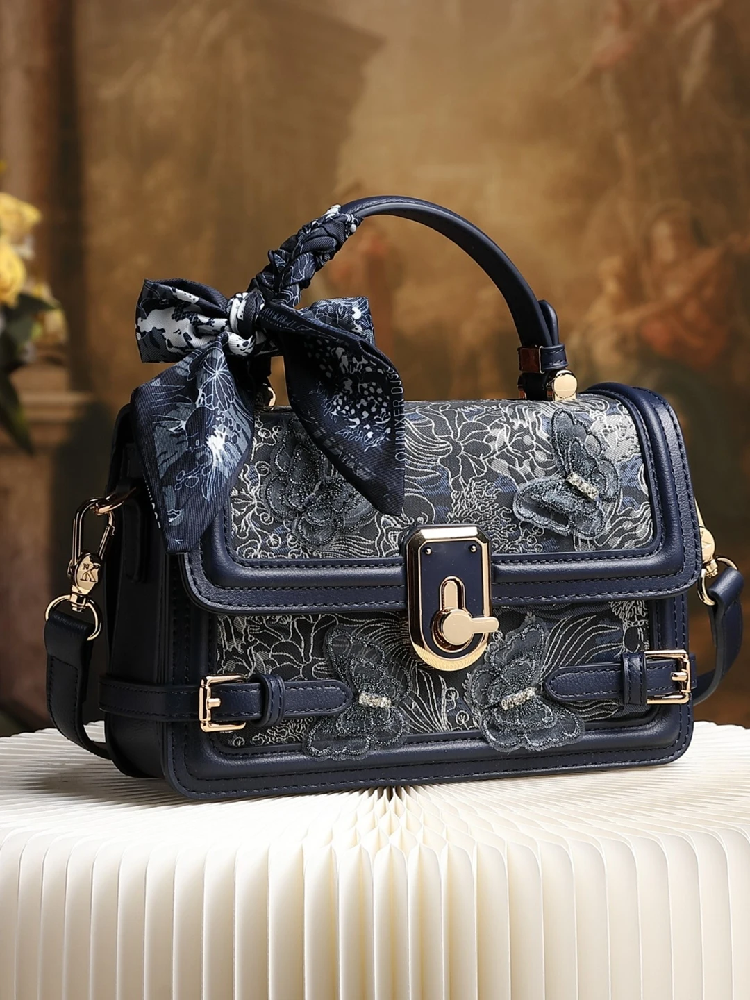 

Ele Embroidered Flower oulder Bag Women's Genuine Leather Handbag Retro Crossbody Small Square Bag for All Seasons