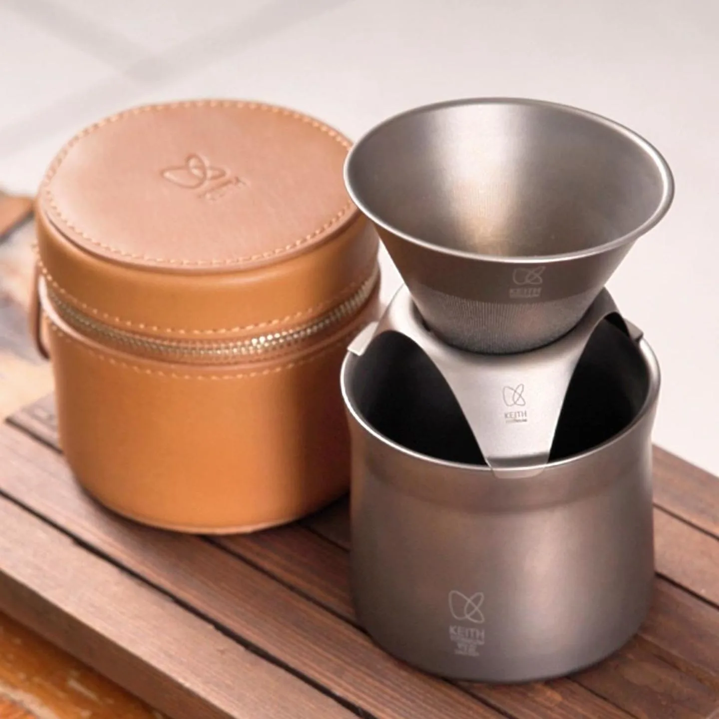 

Titanium Pour-Over Coffee Cup with Leather Case Ultralight 108g 20K Micro-Hole Filter Coffee Maker for Travel Camping